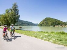 Fietsers langs de Donau