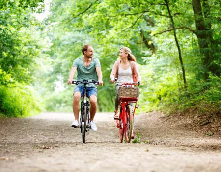 Fietsende mensen Drenthe