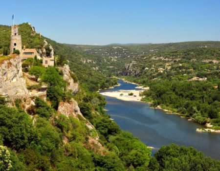 Het landschap van de Ardèche in Frankrijk