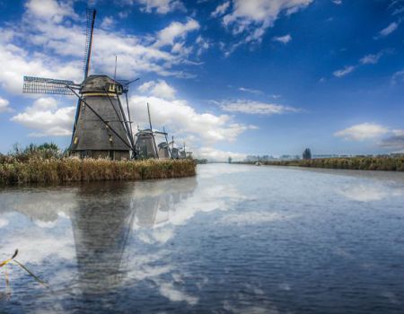 fietsen langs de rijn