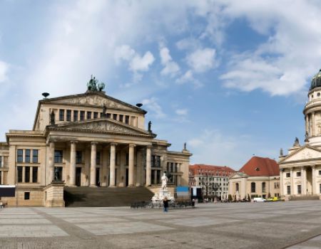 Gendarmenmarkt in Berlijn op een mooie zonnige dag