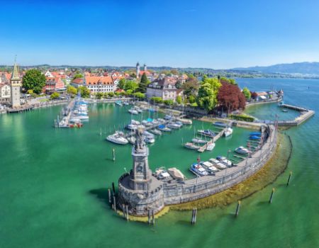 De haven van Lindau grenzend aan de Bodensee