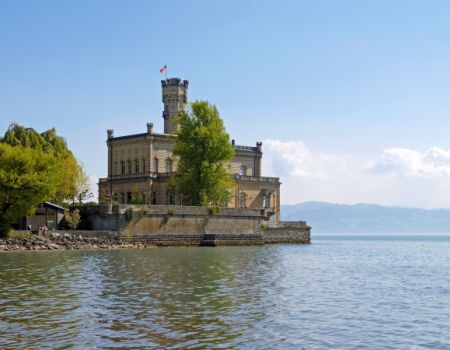 Kasteel Monfort aan de Bodensee in Langenargen