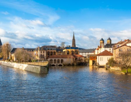 Oevers van de Moezel in oude plaats Metz
